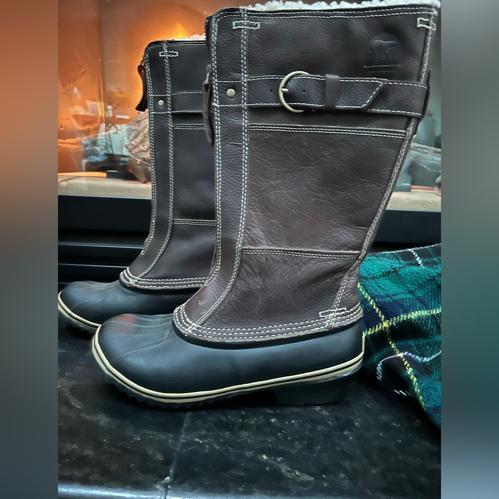 Sorel tall zip up boots, W8